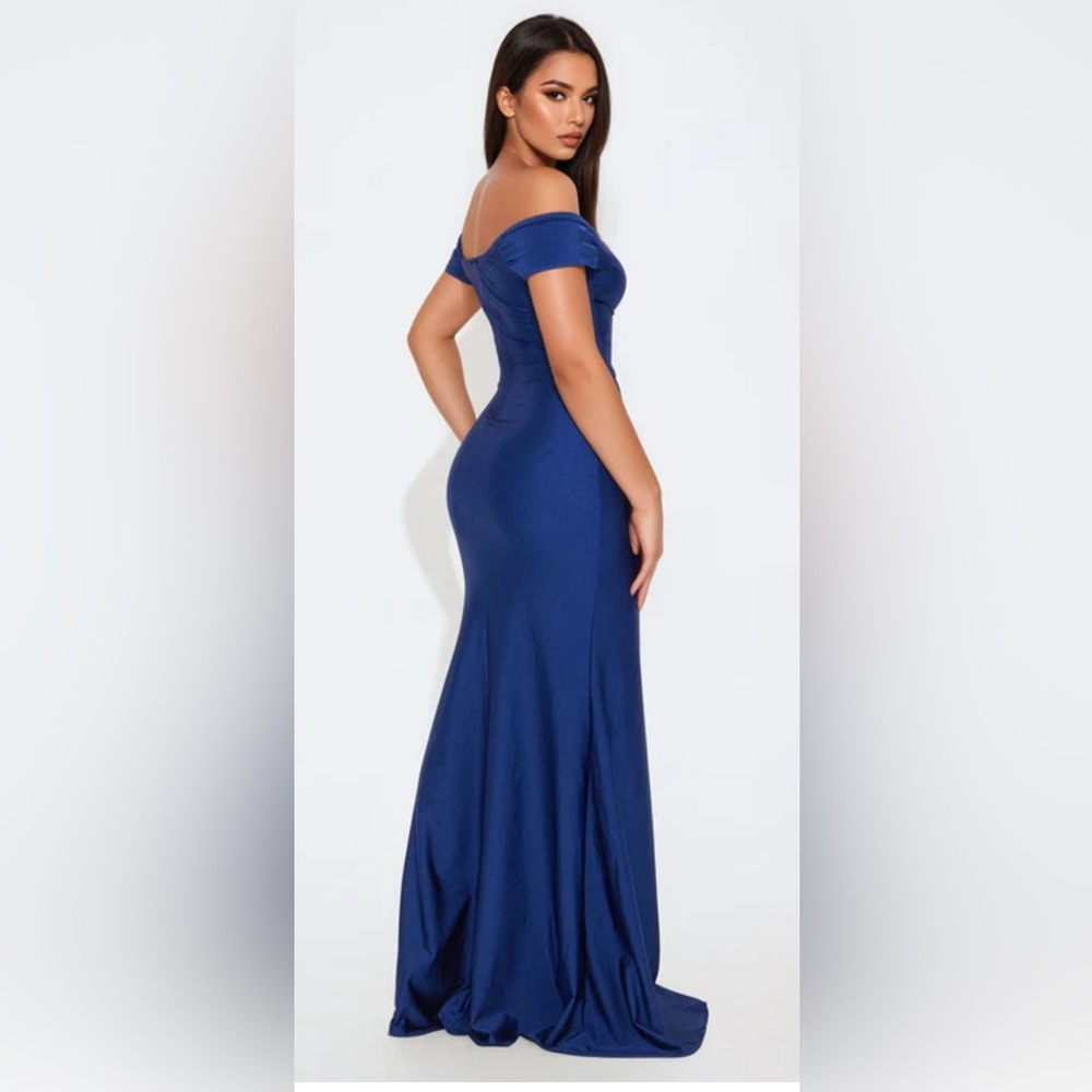 NWT Fashion Nova Romantic Nights off the Navy-Shoulder Maxi Dress size Medium
